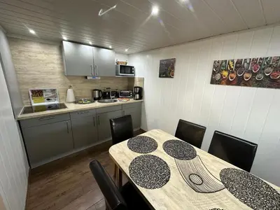 Küche/Küchenzeile in der Unterkunft Christels Ferienwohnung 1 in Thale mit Sonnenterrasse und Grill