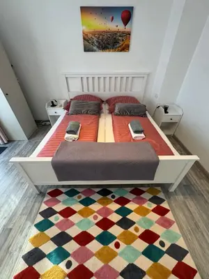 Ein Bett oder Betten in einem Zimmer der Unterkunft FeWo Elbo46 mit Balkon, Waschmaschine & Smart TV