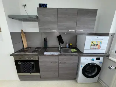 Küche/Küchenzeile in der Unterkunft FeWo Elbo46 mit Balkon, Waschmaschine & Smart TV