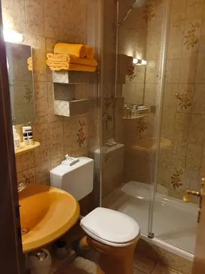 Ein Badezimmer in der Unterkunft Haus Drei Seen