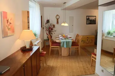 Ein Sitzbereich in der Unterkunft Ferienwohnung Backhaus
