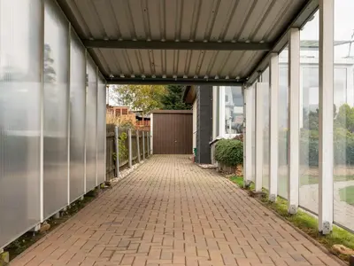 Das Gebäude in dem sich das Ferienhaus befindet