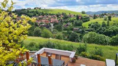 Ein allgemeiner Bergblick oder ein Berglick von der Ferienwohnung aus
