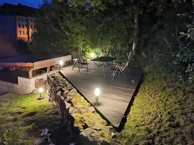 Ein Garten an der Unterkunft Hexenhütte