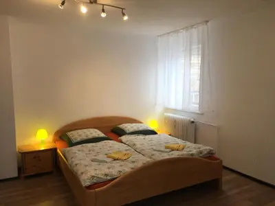 Ein Bett oder Betten in einem Zimmer der Unterkunft Ferienhaus am Fluss mit traumhafter Dachterrasse ,Garten und Grill