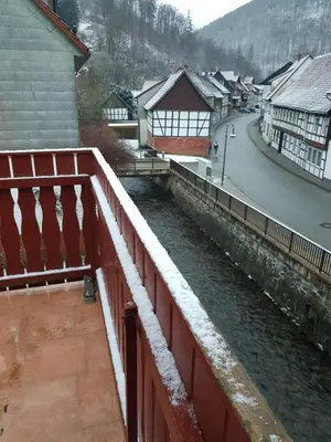 Ein allgemeiner Bergblick oder ein Berglick von des Ferienhauses aus