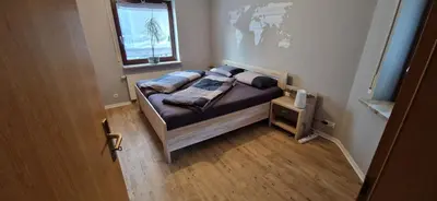 Ein Bett oder Betten in einem Zimmer der Unterkunft Ferienwohnung in zentraler Lage und Kurparknähe