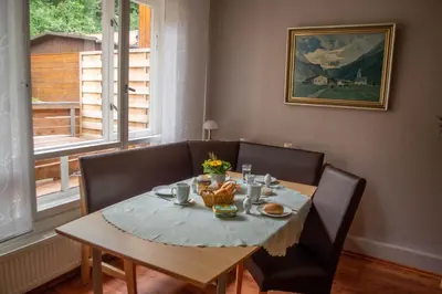 Ein Sitzbereich in der Unterkunft Ferienwohnung am Fuße des Schlosses
