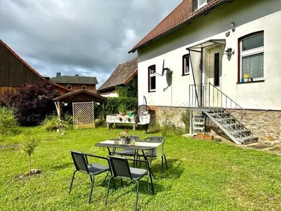 Das Gebäude in dem sich die Ferienwohnung befindet