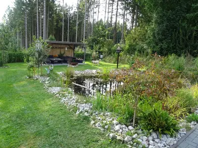 Ein Garten an der Unterkunft Sammy's FeWo