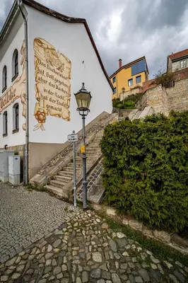 Das Gebäude in dem sich das Ferienhaus befindet