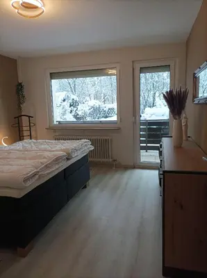 Ein Bett oder Betten in einem Zimmer der Unterkunft Harzglanz FeWos Blankenburger Str 8b